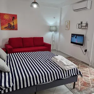 New Modern Studio In Central Appartamento