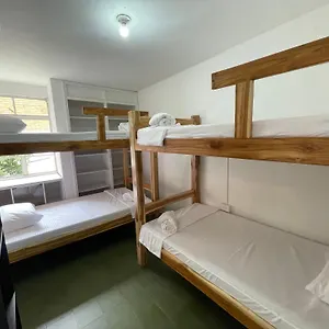 hostal-la-bodeguita-del-mundo-laureles.colombiamedellinhotels.com/