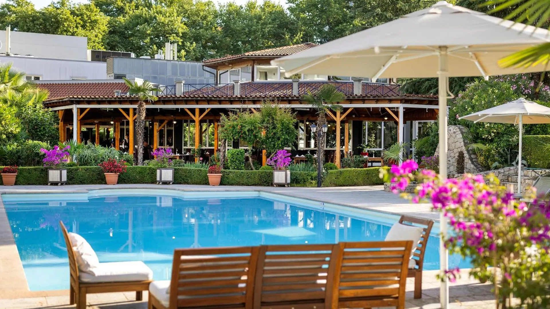 Rogner Hotel Tirana 5*,