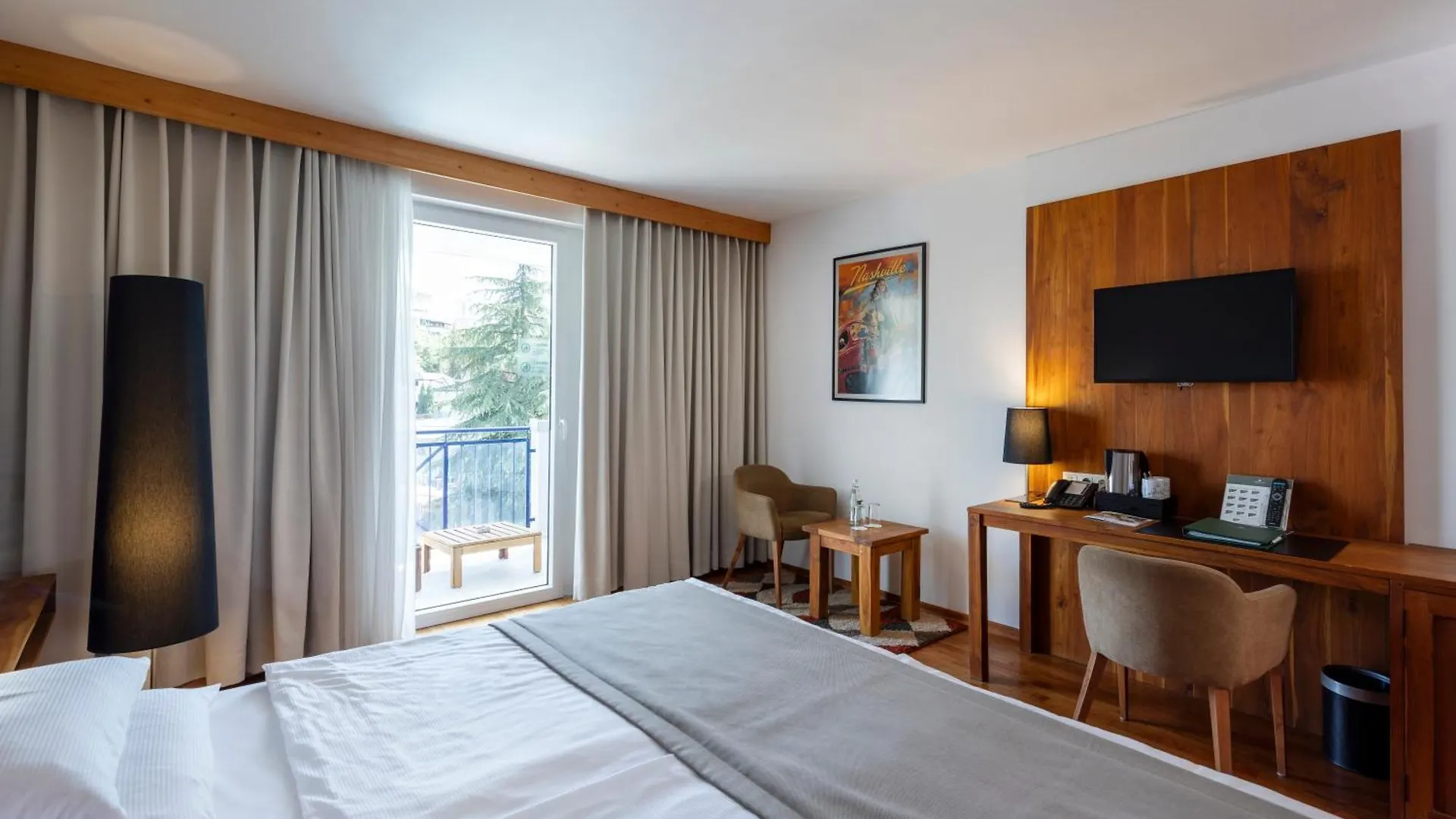 Rogner Hotel Tirana 5*,